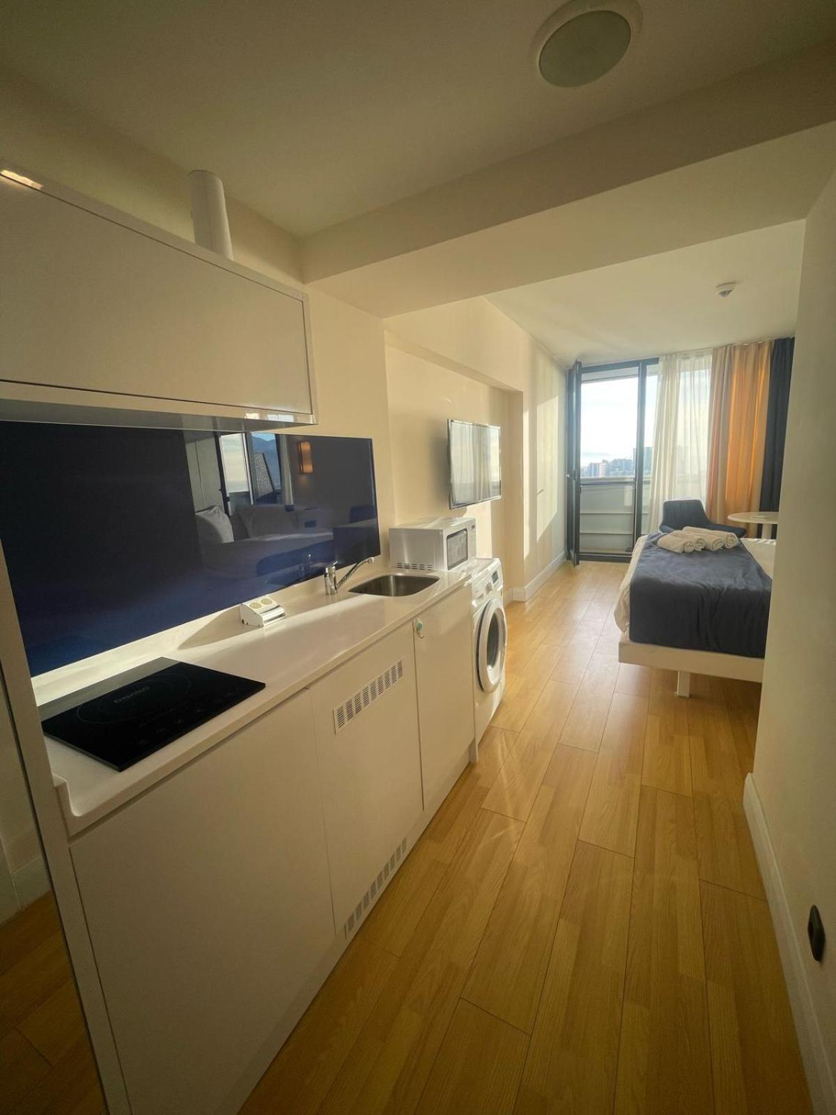 Apartamento Holiday In Orbi Batumi Exterior foto