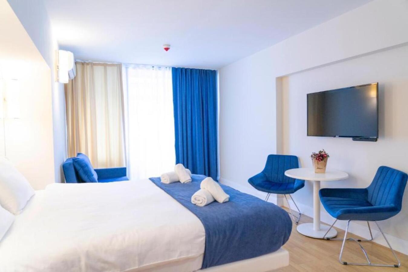 Apartamento Holiday In Orbi Batumi Exterior foto