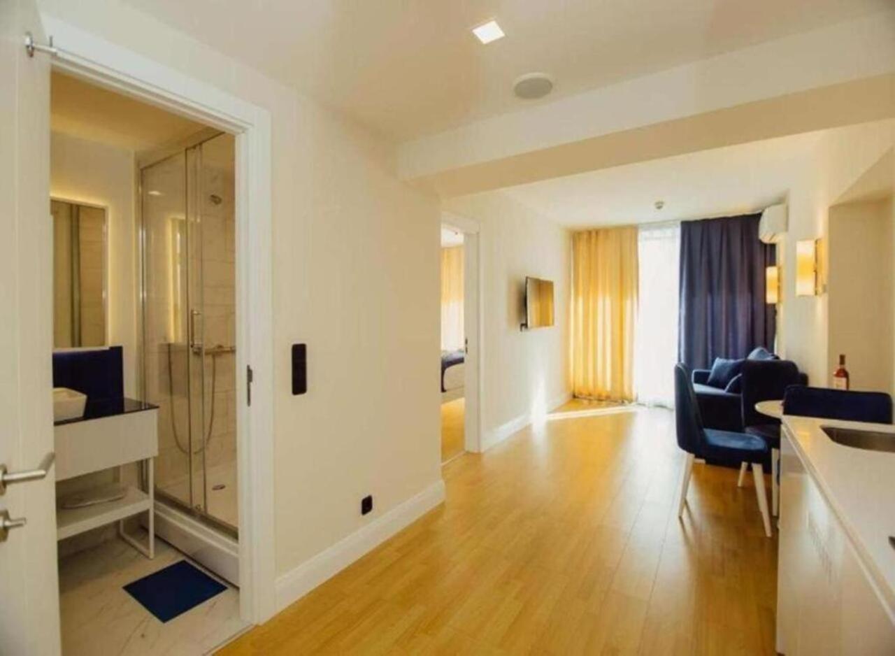 Apartamento Holiday In Orbi Batumi Exterior foto
