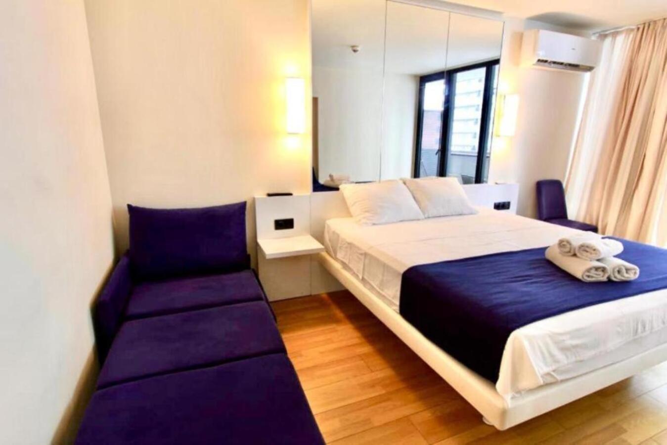Apartamento Holiday In Orbi Batumi Exterior foto