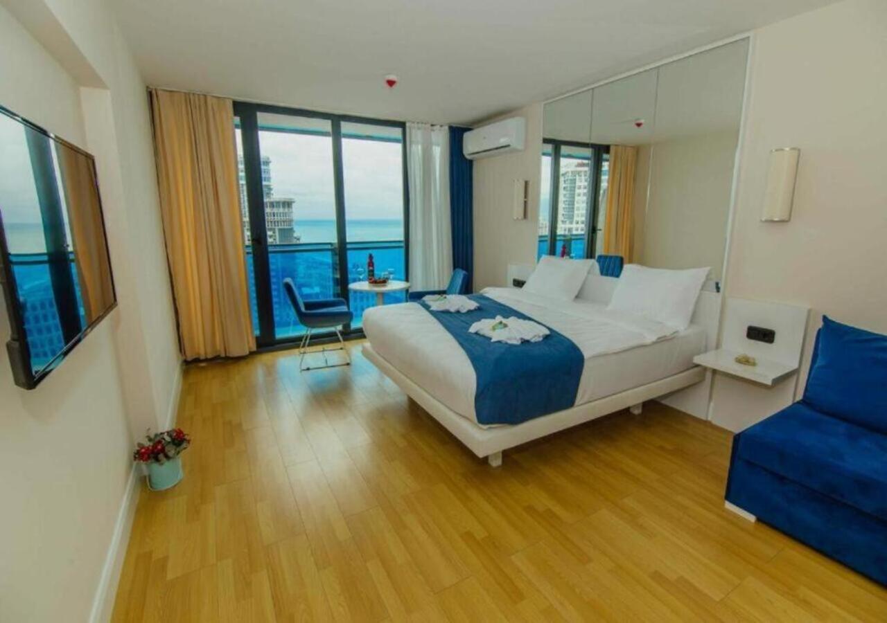 Apartamento Holiday In Orbi Batumi Exterior foto