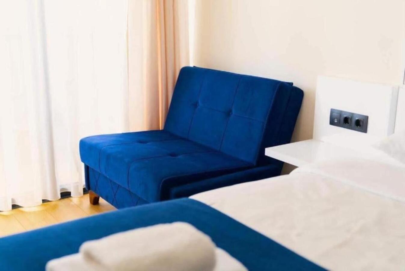 Apartamento Holiday In Orbi Batumi Exterior foto