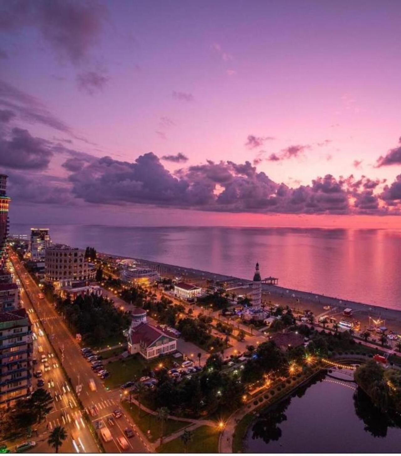 Apartamento Holiday In Orbi Batumi Exterior foto